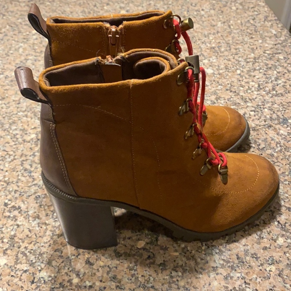 Size 7 , wore once slight tears on top tip